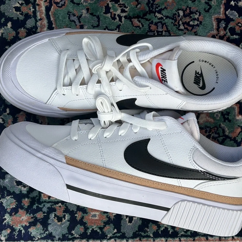 Nike White and Black Lift Sneakers with Tan Accents Women’s 8.5 M Never Worn - Picture 1 of 8
